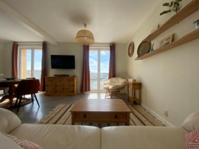Établissement avec ASCENSEUR, 3 appartements lumineux vue port avec balcon, 200m de la mer, service netflix, WIFI FIBRE, ménage inclus, serviettes et draps